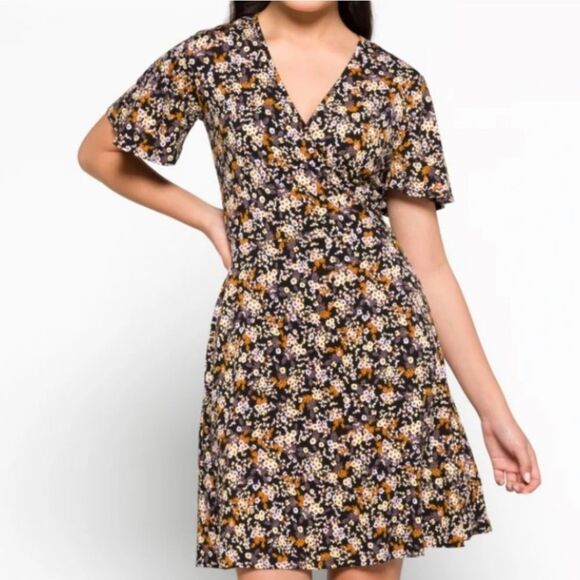 NWT Elisse Surplice Black Floral Wrap Dress from 41 Hawthorne - Picture 1 of 8